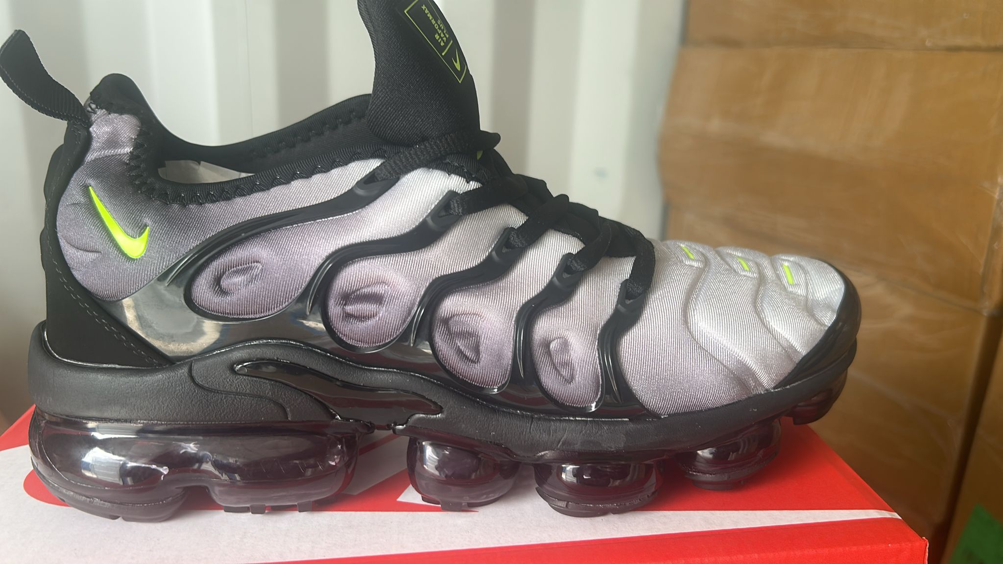 vapormax plus grey black volt