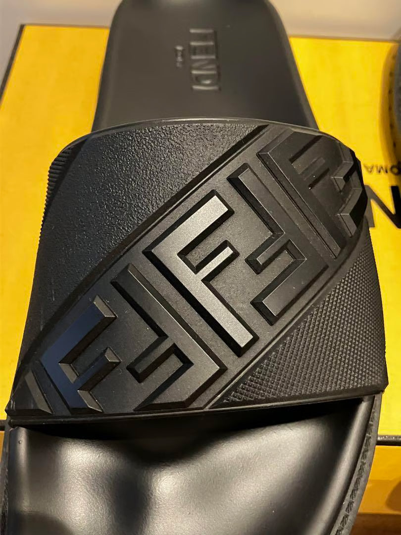 Fendi Men’s Black Rubber Slide Sandals
