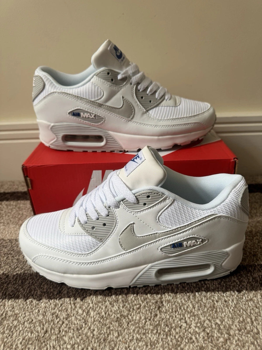 Nike Air Max 90 White Sneakers – Men’s Size 10 Running & Lifestyle Shoes